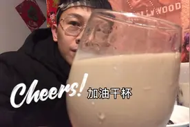 小伙假装业务员，闯入男人的^禁区^。结果会怎样？视频封面