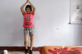 在家减肥如此开心，原地竞走，每天30分钟，越走越瘦越走越精神视频封面