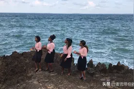 美丽的非洲海边，土著斯语原汁原味的歌舞，狮子王里的台词hakuna