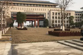 武汉学院，学生少环境好，土豪学校，黄家湖地铁小镇视频封面