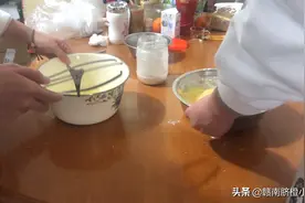 用时4分钟蛋清打发成功变奶油，全程记录，不要眨眼😉