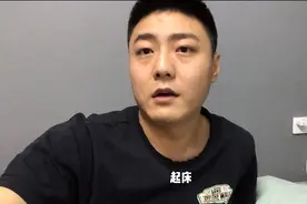 为了让老婆早上多睡一会儿，老公早上6点起来做早餐，这就是爱情视频封面