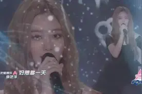 徐艺洋solo竟然唱了教练鹿晗的《我们的明天》，Vocal相当稳~鹿晗还在台下跟唱了