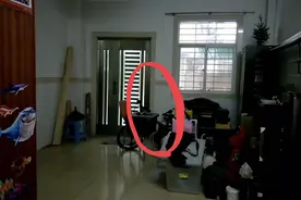 两个小学生作死去故居探险结果吓得连滚带爬视频封面