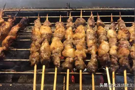 怪不得烧烤店牛肉串外焦里嫩味道香，原来是这样腌制的，真简单！视频封面