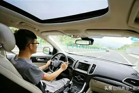 刹车时到底要不要踩离合器图片