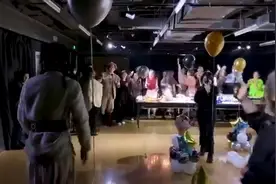 #张杰吹蜡烛像灭火器#   