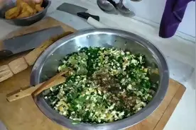 菠菜调饺子馅太好吃了，不放肉比吃肉还香，这样做我们全家吃不够