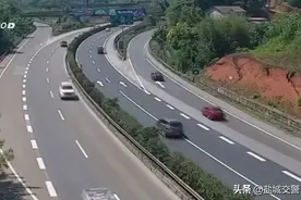 高速错过出口强行变道，犹豫时被后车撞上还得负全责视频封面