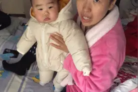 七个月的宝宝要穿90码的了 宝妈两个月就要给孩子买新衣服 养不起