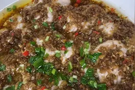 10块钱买了5副猪脑花！大厨教你这样做出来，营养鲜美又开胃！视频封面