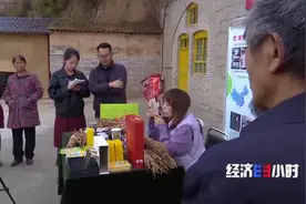 【#大学老师回村开网店#，母女俩为乡亲直播带货视频封面
