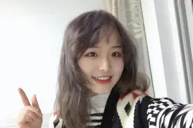 小羽在家染头发失败，第二天再次尝试另外一个颜色，美呆了！