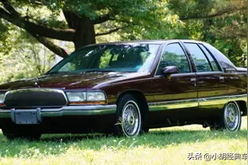 别克林荫大道.经典的美式豪华大轿车视频封面