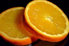 这样切橙子，方便吃也不脏手，看完赶紧学学视频封面