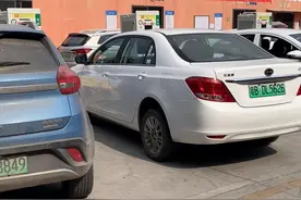 深圳小桔充电站，200个充电桩都停满了车在充电！