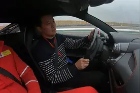 法拉利F8上赛体验视频封面
