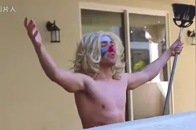 宅在家里不能出去旅游，不能出去浪的歪国人视频封面