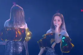 twins 2016LOL香港红馆演唱会，开场歌曲《着睡衣跳舞》