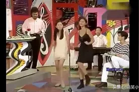 大小S早期的综艺秀，感觉像两个傻孩子😂视频封面
