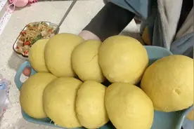 不加白面的纯玉米面馒头，这样做一样口感细腻，看看怎么样？