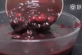 【五红粥】是非常出名的滋补气血的药膳粥其中富含有红枣