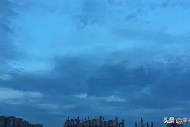 晚上成都出发到若尔盖草原，行驶8小时左右，自然风景简直太美了视频封面