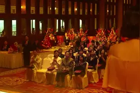 只要你想见我，我可以随时来！可是我想见你，我不能说去就！