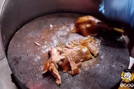 香港这老板娘做生意太公道了，鸭屁股不能吃，先斩了再称给客人视频封面