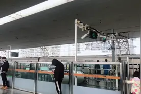 首次体验犀浦地铁换乘高铁视频封面