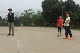 篮球比赛开始了！