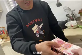 小伙问朋友借5000元急用，朋友二话不说就借了。值得深交吗视频封面
