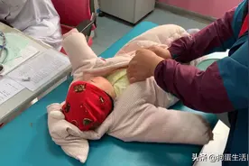 宝宝4个月体检，医生说心脏有点杂音，宝妈赶紧带宝宝去医院检查视频封面