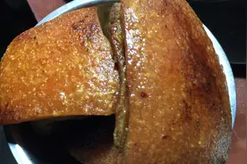 灵山扣肉出名，小兰教你们炸皮才会起珠脆皮，想学就看呗视频封面