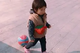 冬天哪个时间段带宝宝晒太阳🌞最佳呢，视频里为大家揭晓