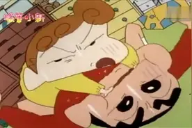 蜡笔小新：小新喂小葵吃布丁，居然自己吃！被小葵用手伸嘴里抢！视频封面
