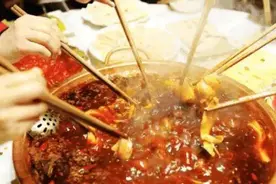 外国人很疑惑，中国人为何不用钢制筷子？这样明明能拯救很多树木