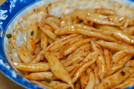 天天奶奶做剪刀面，轻轻一剪，简单易学，光滑劲道又好吃