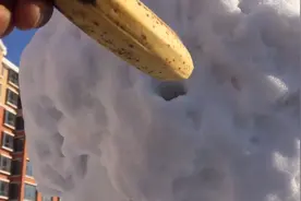 孤零零的一堆雪秒变神奇美丽的俄罗斯妞