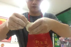 老面很软，一拍即可包制，不用二次醒发，包好开水上锅视频封面