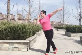 让世界看见中国胖美人广场舞《又见山里红》，演绎不一样风情！