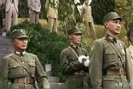 二战胜利后的照片，数百万人走上街头欢庆胜利？人们兴高采烈！图片