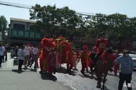 结婚新时尚，骑马坐轿！图片