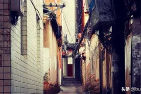 城中村的巷子图片