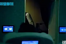 男子在飞机上变异，口吐芬芳，所有人都勾er批视频封面