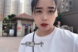 打工妹胳膊上莫名起很多疙瘩，又疼又痒持续增多，去看医生怎么说视频封面