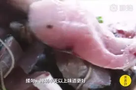 【糍粑鱼】湖北乡土名菜，做法类似煎糍粑，腌制风干的鱼块炕到焦视频封面