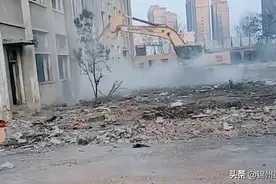 锦州凌西大街的这里开始拆迁改造！未来高楼拔地而起！视频封面