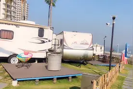 中山与珠海交界有个房车营地，水电桩免费使用，对面就是海景视频封面