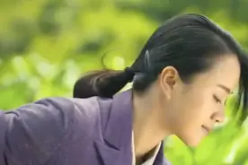王月园一首《雨中的百合花》歌声悠扬、霁月清风！视频封面